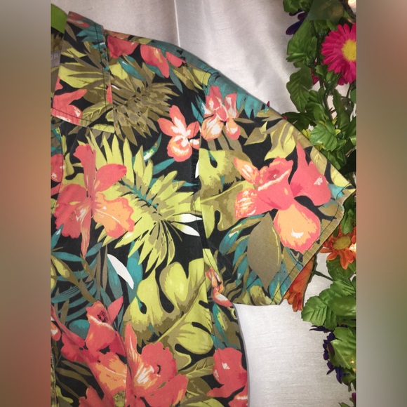 Sag Harbor Sport | Women’s Short Sleeve Tropical Pattern Button Down Blouse Top - Picture 4 of 9
